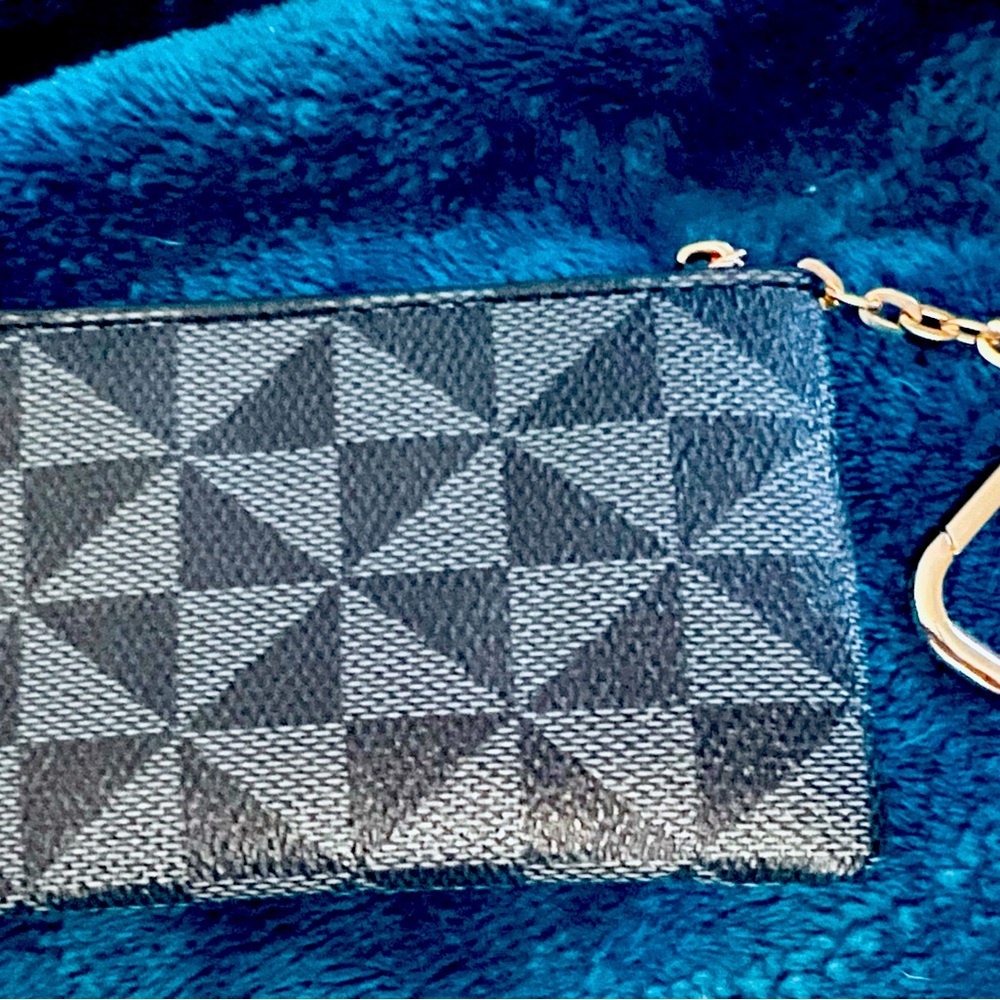 Unbranded zipper coin purse with gold clasp